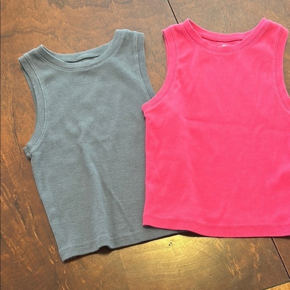 Hollister Bundle of Two Gray and Pink Crop Tops XS